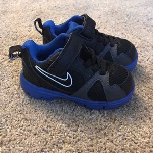 Toddler boys Nike tennis shoes